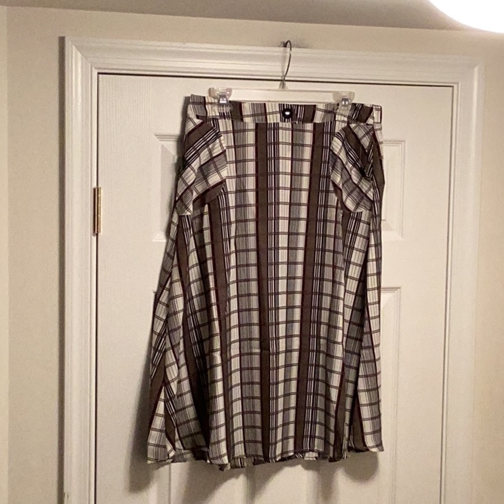 Brand New Meaneor Skirt…size XL